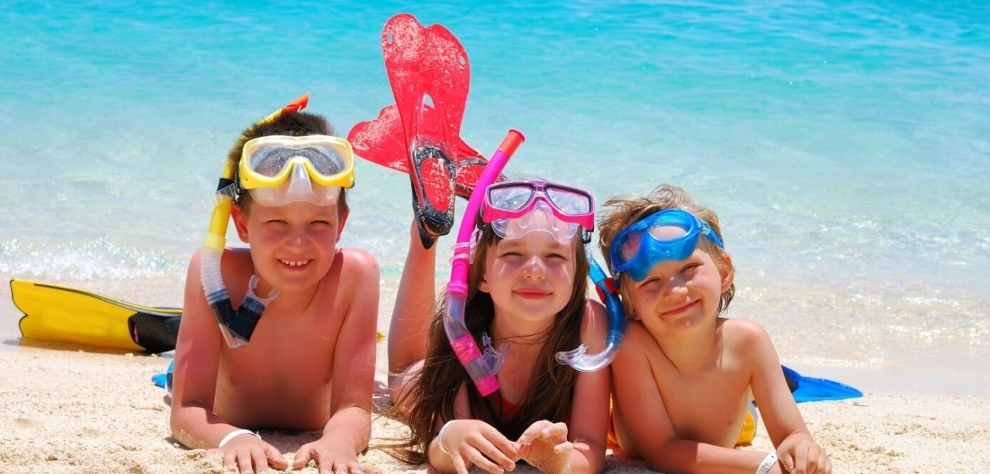 Bambini nella Spiaggia dell'Hotel